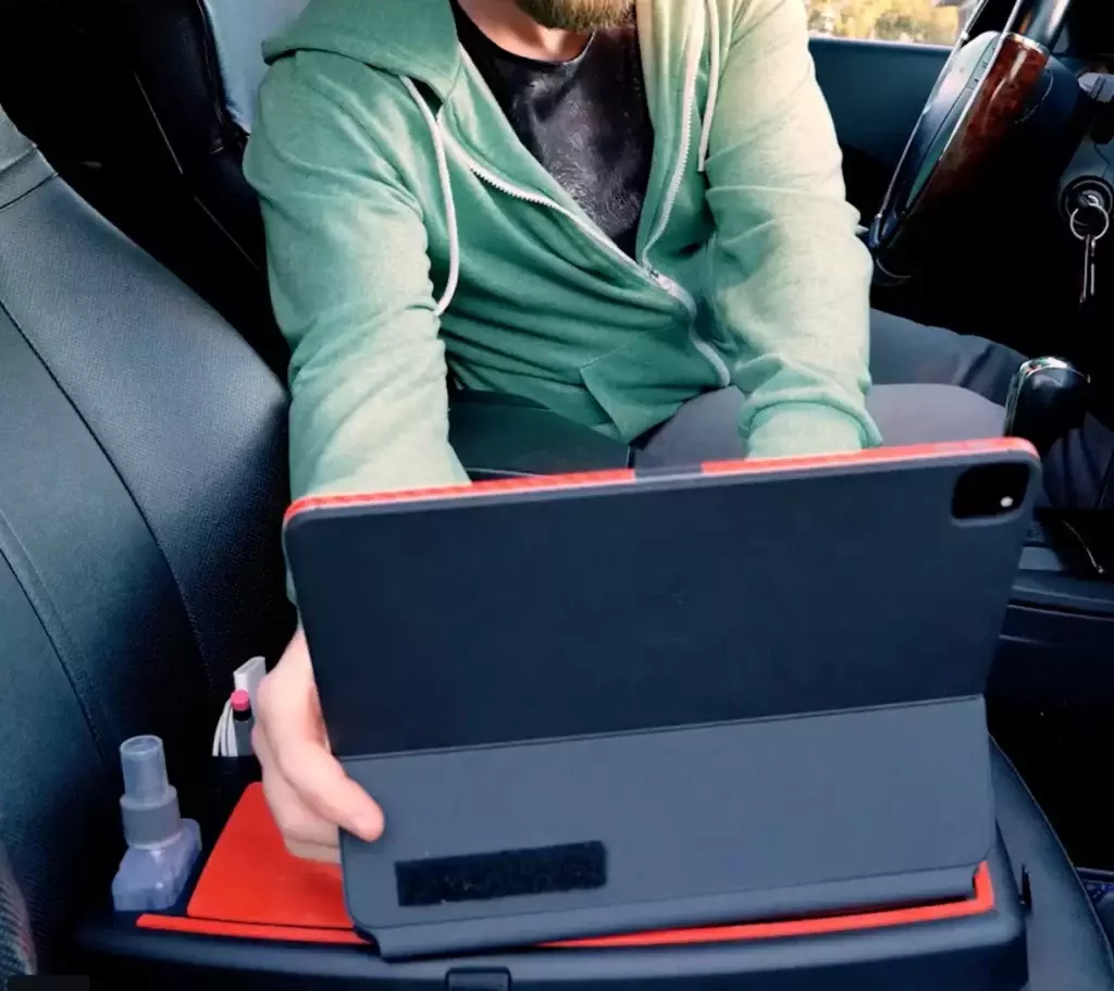 Stupid Car Tray Avis
